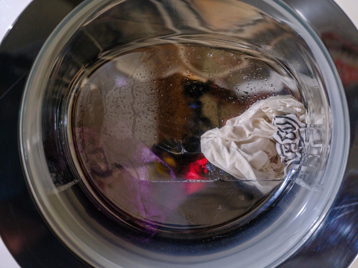 Smartphone notification that washing machine cycle is complete