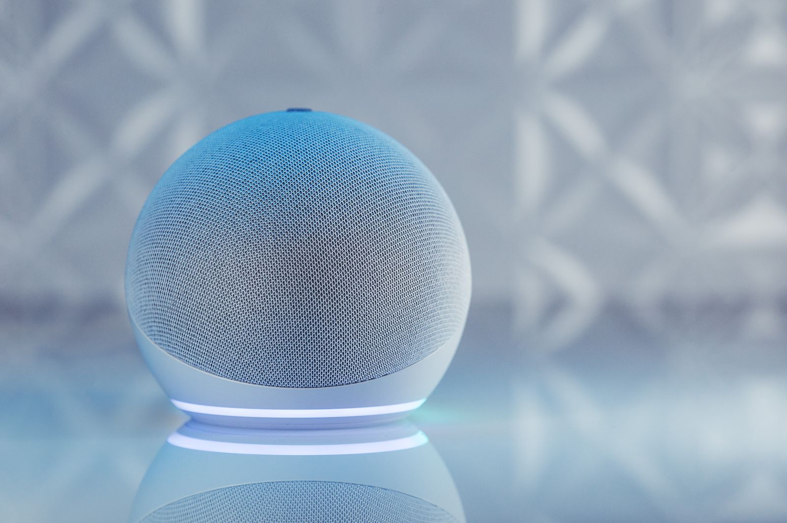 The spherical Echo form factor: the Dot's shape, the Max's sound