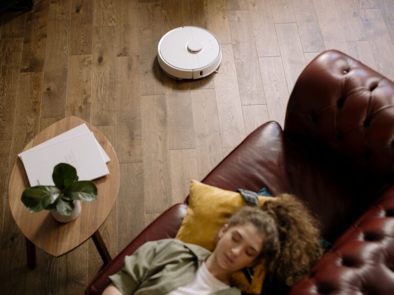 Robot Vacuums Before Black Friday 2026: 5 Models Worth the Wait and 2 Discounts That Are Not